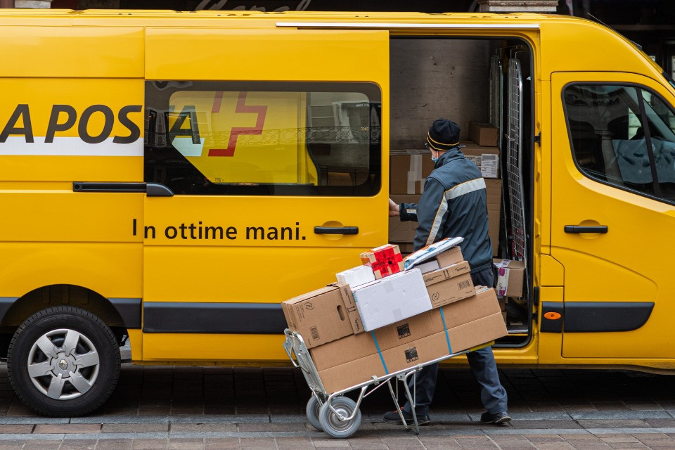Livraison de colis par La Poste Suisse